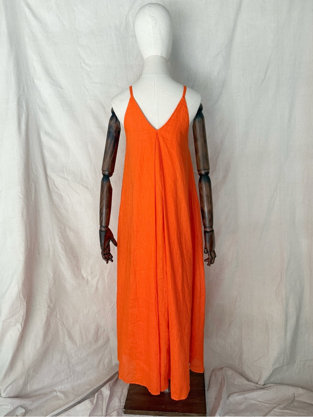 COS orange linen pleated V-neck midi dress - Picture 14 of 16
